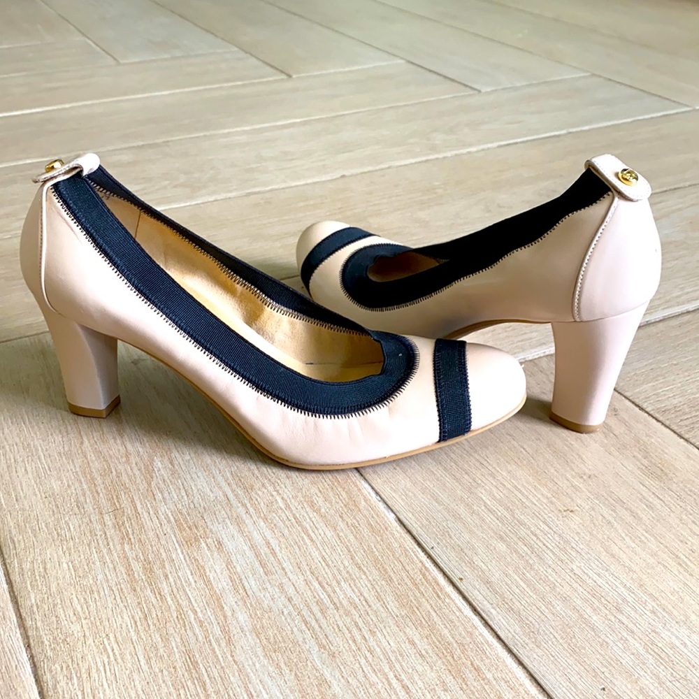 Stuart Weitzman Size 8 Nude and Black Pump